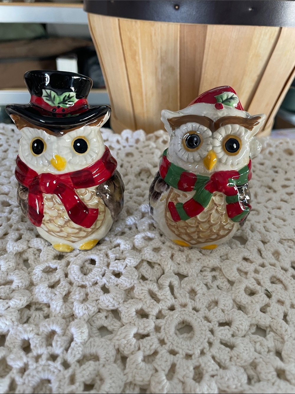 Cracker Barrel Holiday Owl Salt and Pepper Shakers - Red & Green